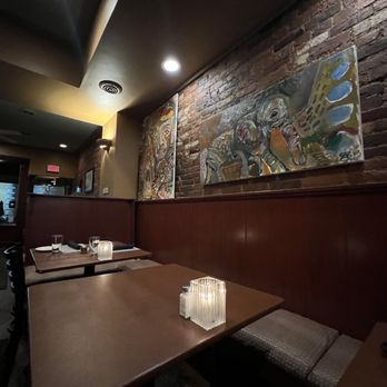 Village Square - Inside - American Near Me - Winchester, Virginia