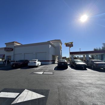 In-N-Out Burger - 1/14/25 FYI. Exterior & parking. - Burgers Near Me - San Fernando, California