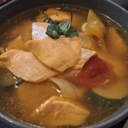 Gordion - Bouillabaisse (bretonische Fischsuppe)" mit Edelfischen und Gemüse, verfeinert mit Safran und Pernod