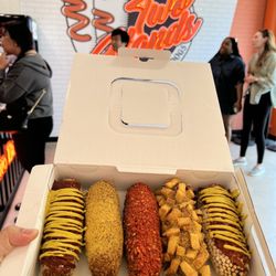 Two Hands Fresh Corn Dogs - 5 pack