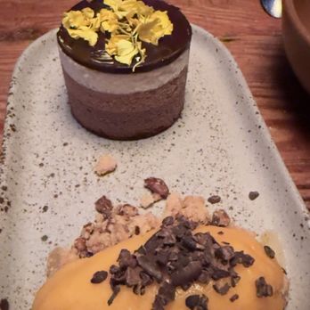 Daisy - Yummy deserts - Cocktail Bars Near Me - Los Angeles, California