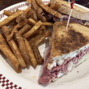 Du-Par's Restaurant - Reuben - Bakeries Near Me - Los Angeles, California Du-Par's Restaurant - Reuben - Bakeries Near Me - Los Angeles, California