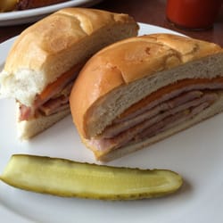 Michael's Eatery - Peameal sandwich