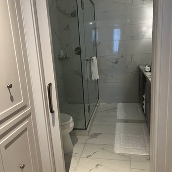 The Loutrel - Bathroom shower - Hotels Near Me - Charleston, South Carolina The Loutrel - Bathroom shower - Hotels Near Me - Charleston, South Carolina