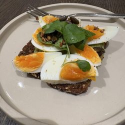 Ole & Steen - Egg and avocado toast