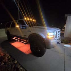 Z Autosound - Night view of the clearance lights, and lights above steps.