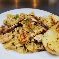 Cajun Pasta with blackened Shrimp and Chicken