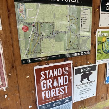 Grand Forest - Poster board with map and warnings at the beginning of the trail - Hiking Near Me - Bainbridge Island, Washington