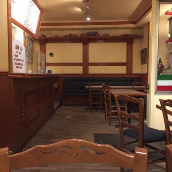 Ninos Pizzeria - Tomma lokaler en söndagkväll kl 18.30 - Pizza Near Me - Stockholm, Alberta Ninos Pizzeria - Tomma lokaler en söndagkväll kl 18.30 - Pizza Near Me - Stockholm, Alberta
