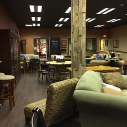 Spacious, sofas, chairs, communal tables, live it!