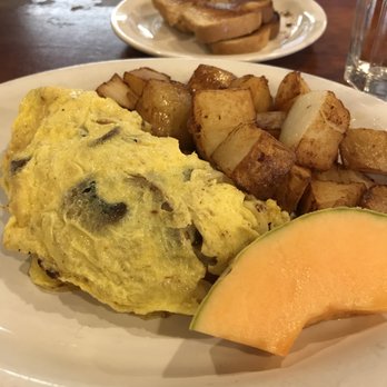 Redwood Cafe - Bacon / onion / mushroom omelet with home fries and wheat toast - New American Near Me - Cambria, California Redwood Cafe - Bacon / onion / mushroom omelet with home fries and wheat toast - New American Near Me - Cambria, California
