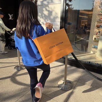 Louis Vuitton Glendale Americana - My daughter Lauren and her gift bag - Accessories Near Me - Glendale, California Louis Vuitton Glendale Americana - My daughter Lauren and her gift bag - Accessories Near Me - Glendale, California