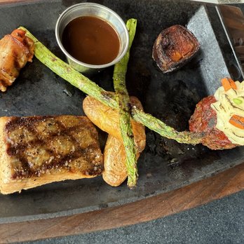 CARVE American Grille - Central Austin - Sampler - New American Near Me - Austin, Texas