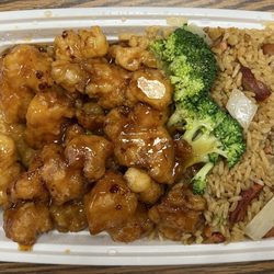 Empire Szechuan Restaurant - General Tso's Chicken Dinner Combo