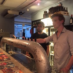 Brygghuset - Bardisken med kvällens bartenders.