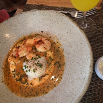 Husk - Shrimp and grits - American Near Me - Charleston, South Carolina Husk - Shrimp and grits - American Near Me - Charleston, South Carolina