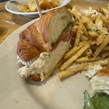 McGregor Cafe - Tuna sandwich with truffle fries - Breakfast & Brunch Near Me - Fort Myers, Florida McGregor Cafe - Tuna sandwich with truffle fries - Breakfast & Brunch Near Me - Fort Myers, Florida