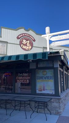 Mom & Pop's Diner by null
