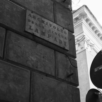 Centro Storico - Archivolto delle cinque lampadi - Landmarks & Historical Buildings Near Me