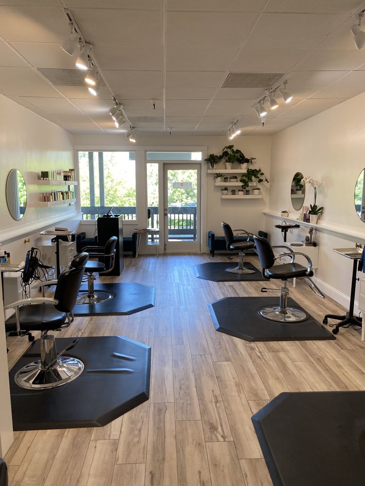 KNOTS Beauty Lounge Logo