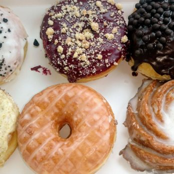 Full Circle Doughnuts - Cookies and Cream, Blueberry Crumble, Boston Cream, Bread Pudding Ring, Vanilla Glazed, Pistachio - Donuts Near Me - Homewood, Alabama