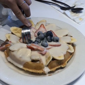 Bogart's Cafe - Hawaiian Waffle - Breakfast & Brunch Near Me - Honolulu, Hawaii