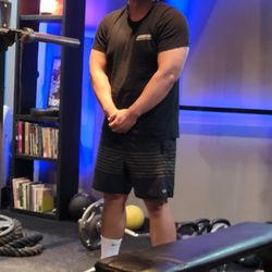 Protrainer Studio - Iredell showing off his gains