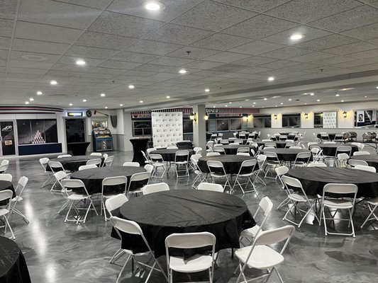 Aces Garage Bar & Grill by null