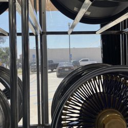 Gomez Custom Wheels & Tires