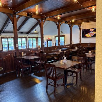 Steeplejack Pizza and Beer - Upstairs restaurant area - Pizza Near Me - Portland, Oregon Steeplejack Pizza and Beer - Upstairs restaurant area - Pizza Near Me - Portland, Oregon