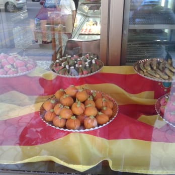 Joaquín Benlloch - Escaparate preparado por Sant Donís!! - Food Delivery Services Near Me - Valencia, V Joaquín Benlloch - Escaparate preparado por Sant Donís!! - Food Delivery Services Near Me - Valencia, V