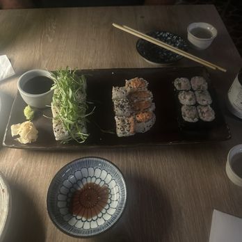 Sushi Garage Cocowalk - Hamachi Seriole, Spicy Tuna Roll, hamachi scallion - Japanese Near Me - Miami, Florida