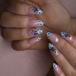 La Jolie Nails And Spa