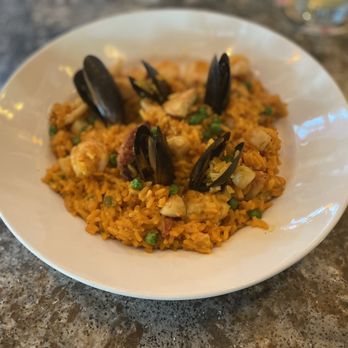 Bahama Breeze - Seafood Paella - Latin American Near Me - Charleston, South Carolina Bahama Breeze - Seafood Paella - Latin American Near Me - Charleston, South Carolina