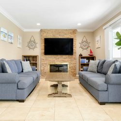 Gratitude Lodge - Second living room at Gratitude Lodge's Newport Beach Addiction Recovery Center