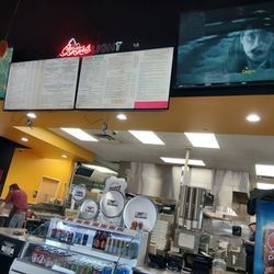 Zesty Zzeeks Pizza and Wings - Order area