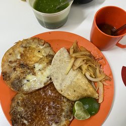 Tacos de Barbacoa Arthuro "Los de Antaño" - One soft taco no cheese and two fried tacos with cheese.