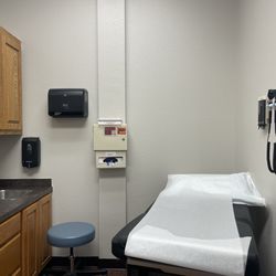 Texas Health Family Care - One of the exam rooms, neat and clean.