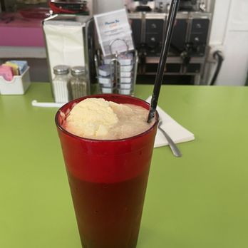 Angel's Dining Car - Root beer float - Southern Near Me - Palatka, Florida