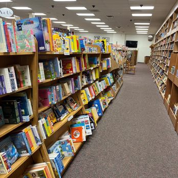 Anderson's Bookshop - Bookstores Near Me - Naperville, Illinois