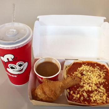 Jollibee - Great crispy fried chicken, but super sweet meat pasta. - Fast Food Near Me - Tukwila, Washington