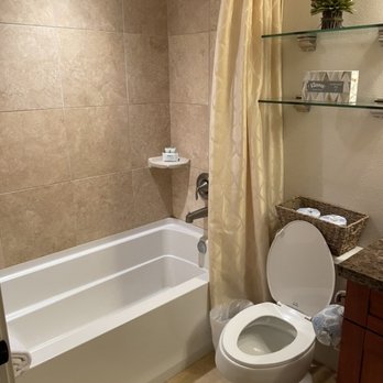 PiliMai - Second bedroom bathroom - Condominiums Near Me - Poipu, Hawaii PiliMai - Second bedroom bathroom - Condominiums Near Me - Poipu, Hawaii