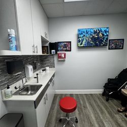 Starz Pediatrics - Exam room