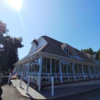 Maureen's Kitchen - Outside pic from side lot - Breakfast & Brunch Near Me - Smithtown, New York Maureen's Kitchen - Outside pic from side lot - Breakfast & Brunch Near Me - Smithtown, New York