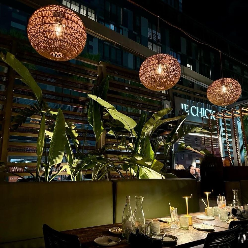 Le Chick - Cocktail Bars Near Me - Miami, Florida