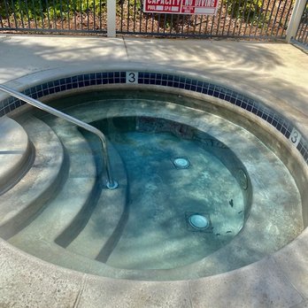 Barrow Pool Service - Idk if you can see it but DEF something wrong...don't you think!?!?! - Pool & Hot Tub Service Near Me