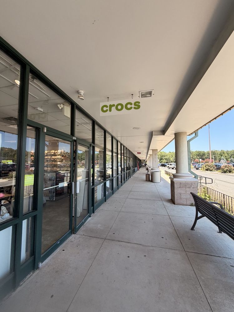 Crocs Outlet Image
