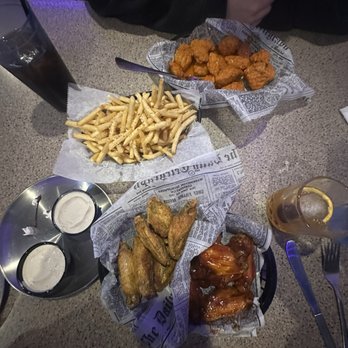 Horn Pub - Chicky Wings (12) Chicky Wings (BONELESS - 12) Frenchy Fries (Basket) - Dive Bars Near Me - Lewisberry, Pennsylvania