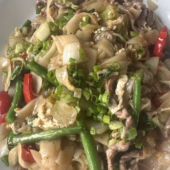 Pipo Ramen & Rice - Pad Kee Mao Beef- Both of my sisters order the same dish and they don't like this fusion way and flavor was ok. - Thai Near Me - Sacramento, California