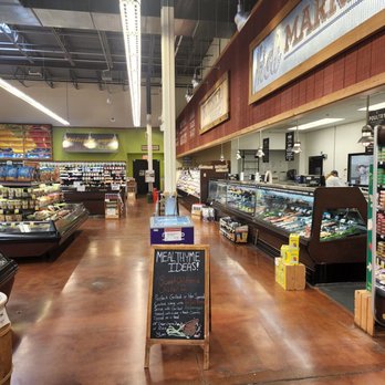 Fresh Thyme Market - a view of a grocery store - Farmers Market Near Me - Crystal Lake, Illinois